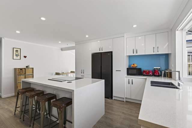 8 York Crescent Westown_1