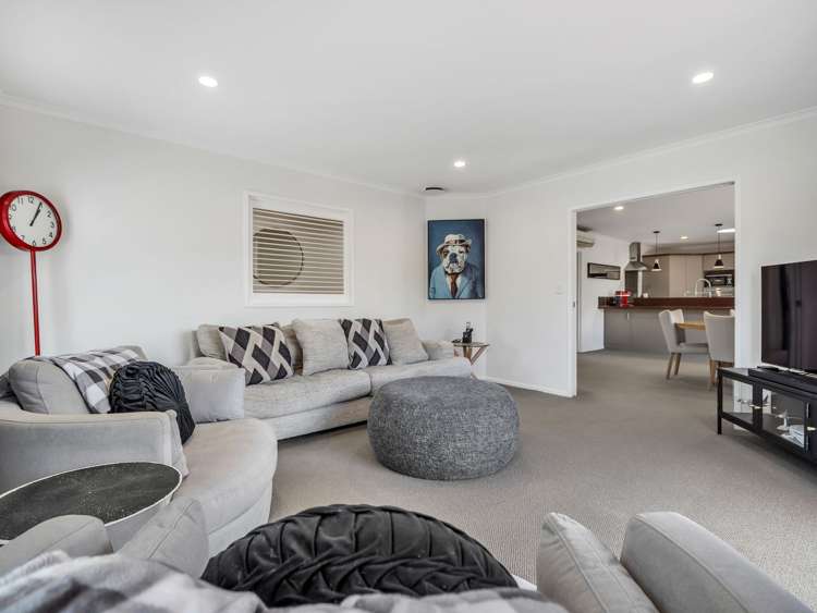 8 Farleigh Close Huntington_13