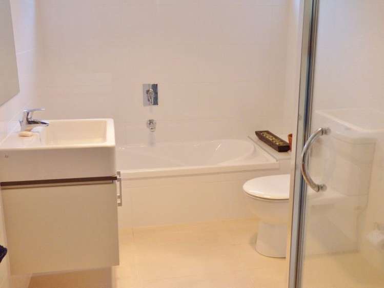 10 Chateau Crescent Rangatira Park_13