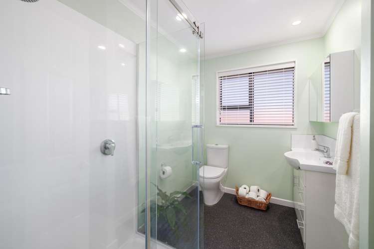2/6 Goodall Place Redwood_11