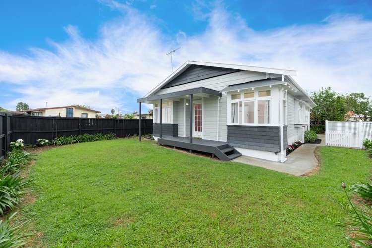 18 Falkirk Street Blockhouse Bay_13