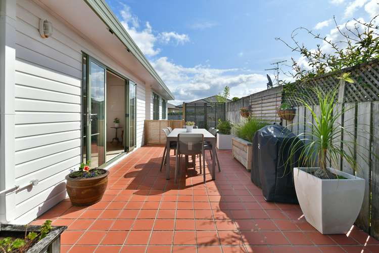 2/10 Ross Crescent Orewa_16