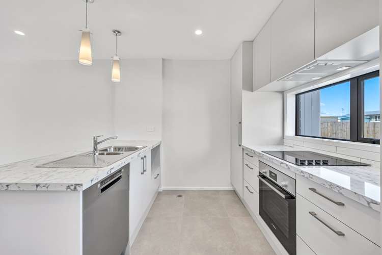 2/11 Kelburn Lane Mangere_4