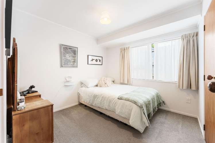 2/2 Riverview Road New Lynn_11