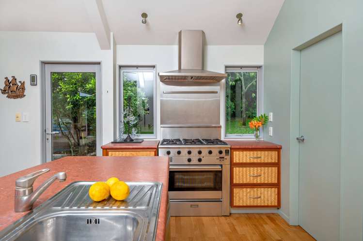 1 Ohakana Is Whakatane Surrounds_5