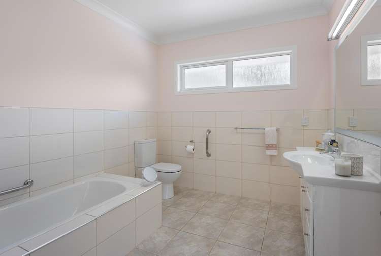 51 Paul Faith Lane Te Horo_22