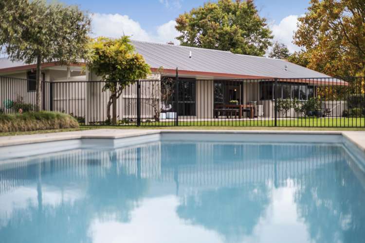 12 Cowley Drive Leamington_16