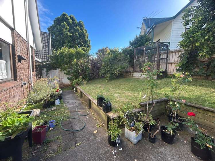 2/2 Photinia Place Botany Downs_9