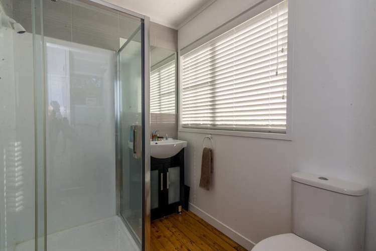 8 Kauri Point Road Laingholm_9