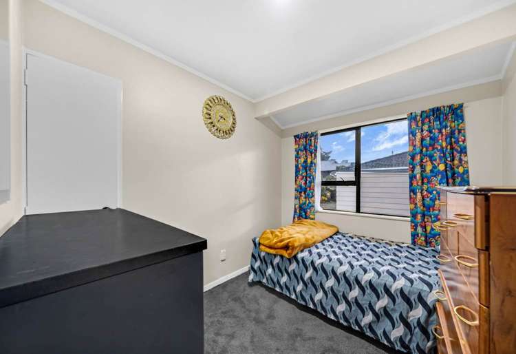 2/33 Seaward Place Wattle Downs_22