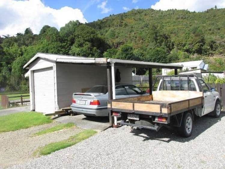 14 Broadway Reefton_11