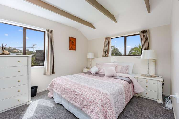 2/70 Ayton Drive Totara Vale_12