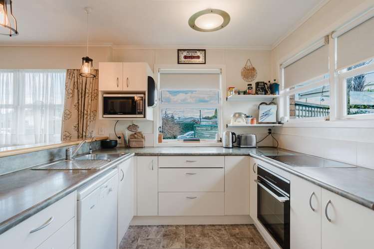 49 Garden Heights Avenue Glenview_8