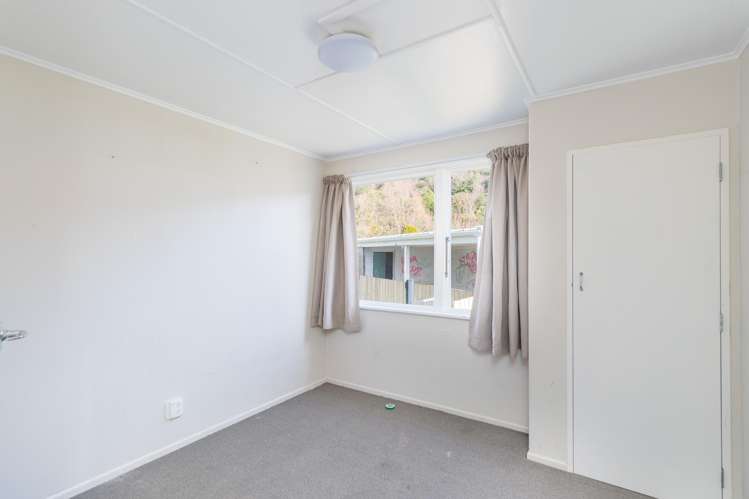 9 Orewa Grove Wainuiomata_7