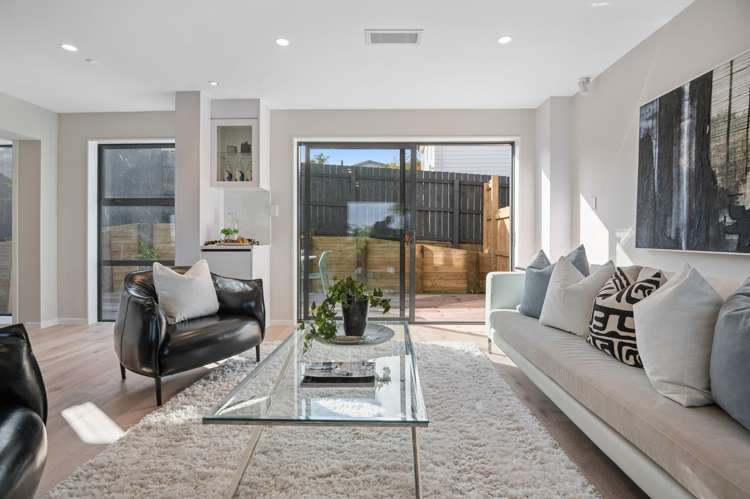 4F Meadowvale Avenue Forrest Hill_6