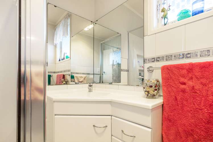 24 Muir Avenue Mangere Bridge_14