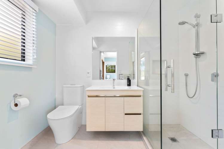 2/458 Beach Road Murrays Bay_15