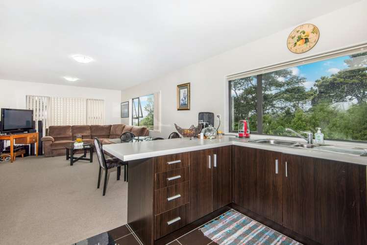 17 Riverglade Parkway Te Atatu South_6