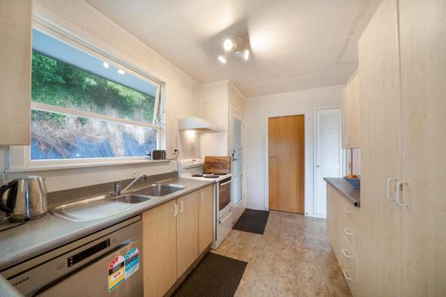 3 Jonathan Way Paparangi_4