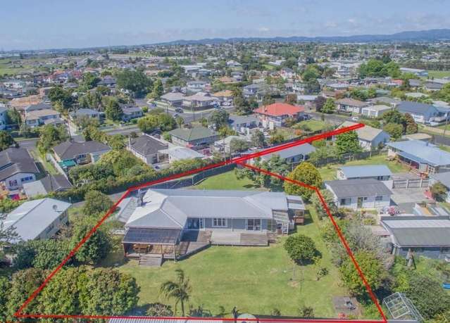 5-bedroom family home at Te Atatū Peninsula