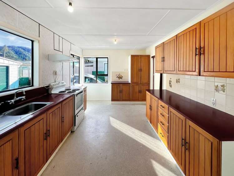 27 Wainuiomata Road Wainuiomata_1