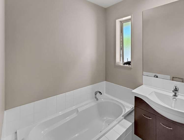 24 John Campbell Crescent 1454_9