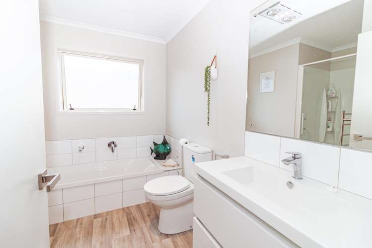 15 Magnolia Crescent Tawhero_16