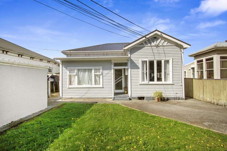 16 Riddlers Crescent Petone_17