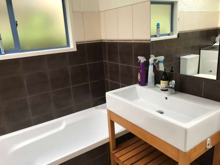 2f Weranui Road Waiwera_12