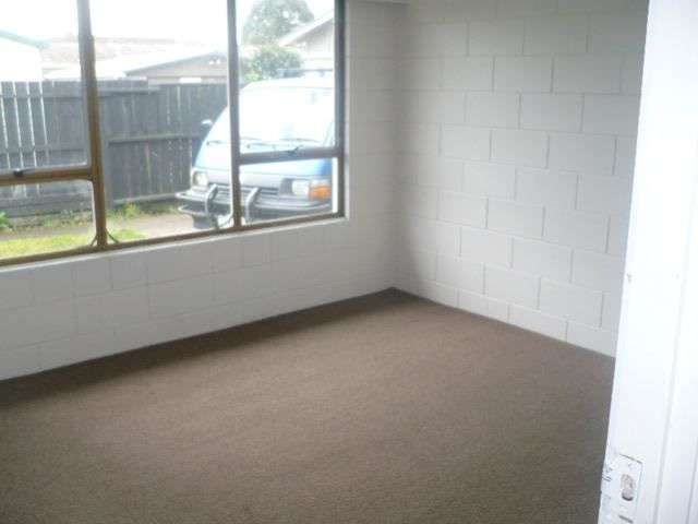 2/70 Helvetia Road Pukekohe_3