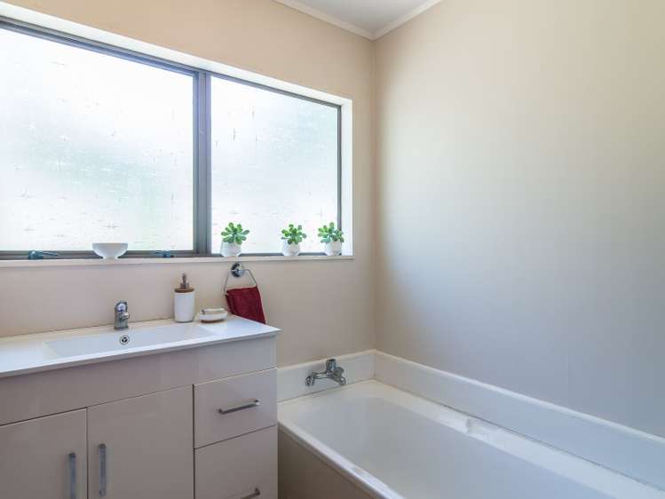 91 Percy Dyett Drive Karori_9