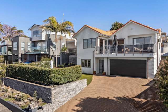FULLY FURNISHED EXECUTIVE HOME WITH SEA VIEWS