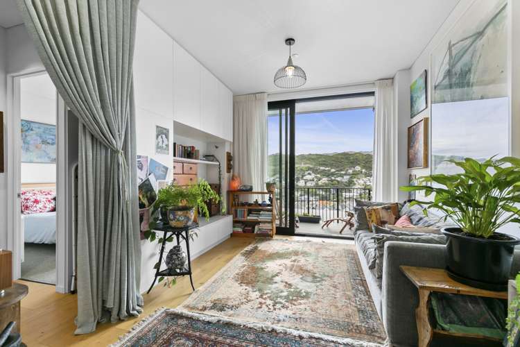 304/11 Jean Caldwell Way Island Bay_1