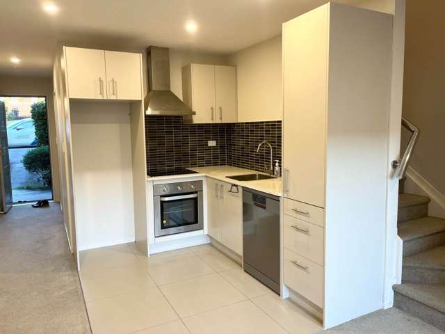 33/11 Ray Small Drive Papakura_4