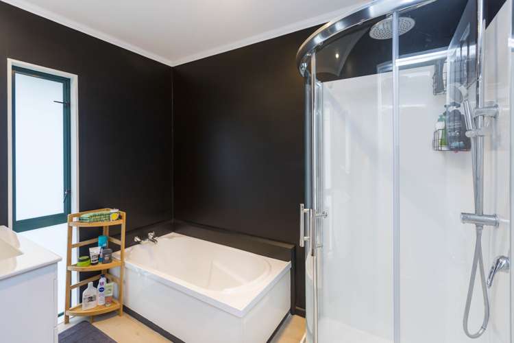 2 Monarch Grove Maoribank_9