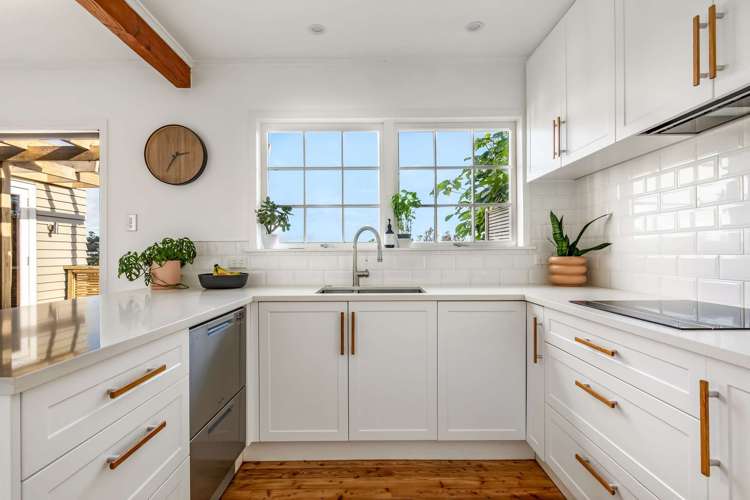 121 Vipond Road Stanmore Bay_5