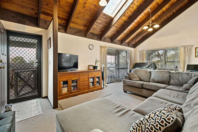 44 Nui Mana Place Te Atatu South_8