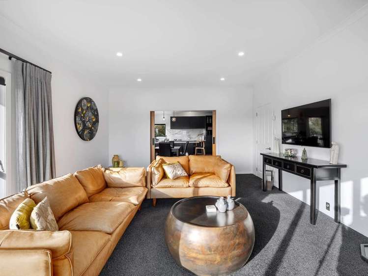 1 Shakespeare Road Bastia Hill_11