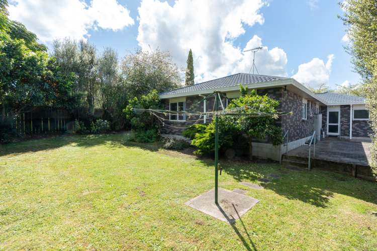 96 Dixon Road Glenview_19