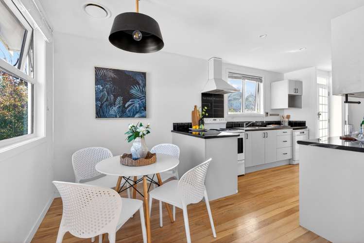217 Dowse Drive Maungaraki_3
