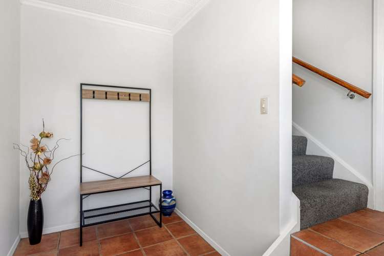 10 Cornwall Place Stoke_18