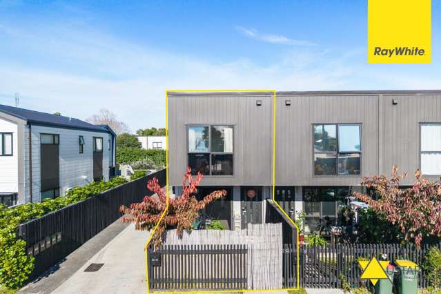 Bright and Breezy Living with Modern Comforts