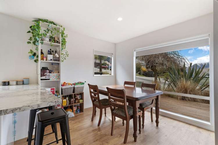 18 Greenstone Place Fernhill/Sunshine Bay_6