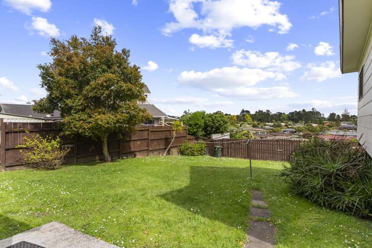 9 Gosford Drive Botany Downs_23