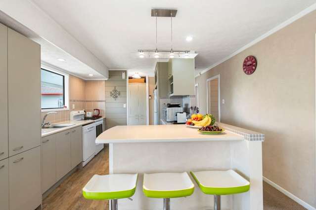 2/106 Bradbury Road Botany Downs_2