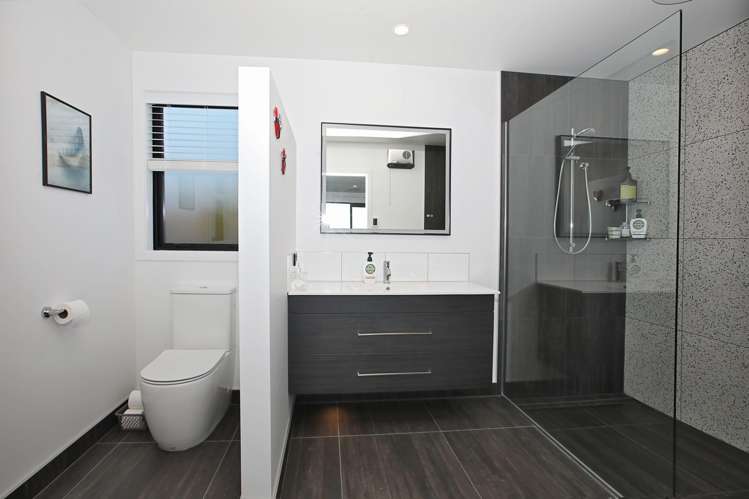 2C Herbert Street Riverton_13