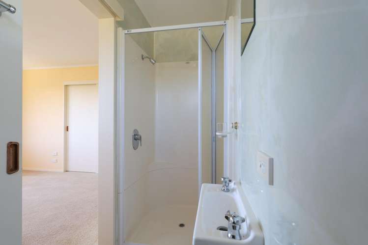 27 Idesia Grove Richmond_9