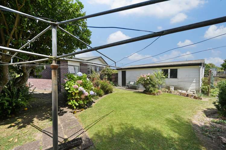 53 Garden Heights Avenue Glenview_13