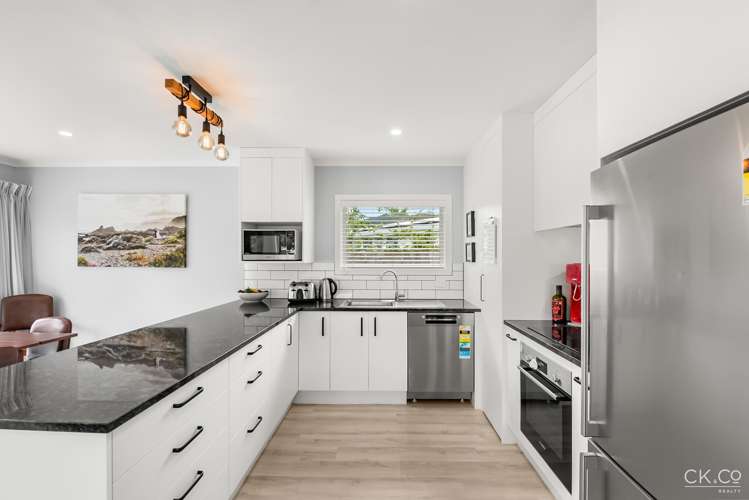 61A Shearer Crescent Naenae_11