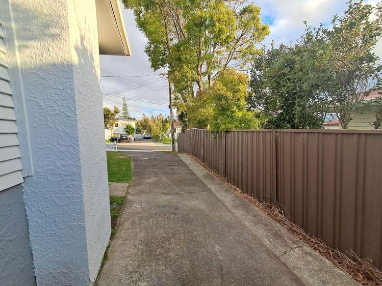 25 Sylvan Crescent Te Atatu South_7